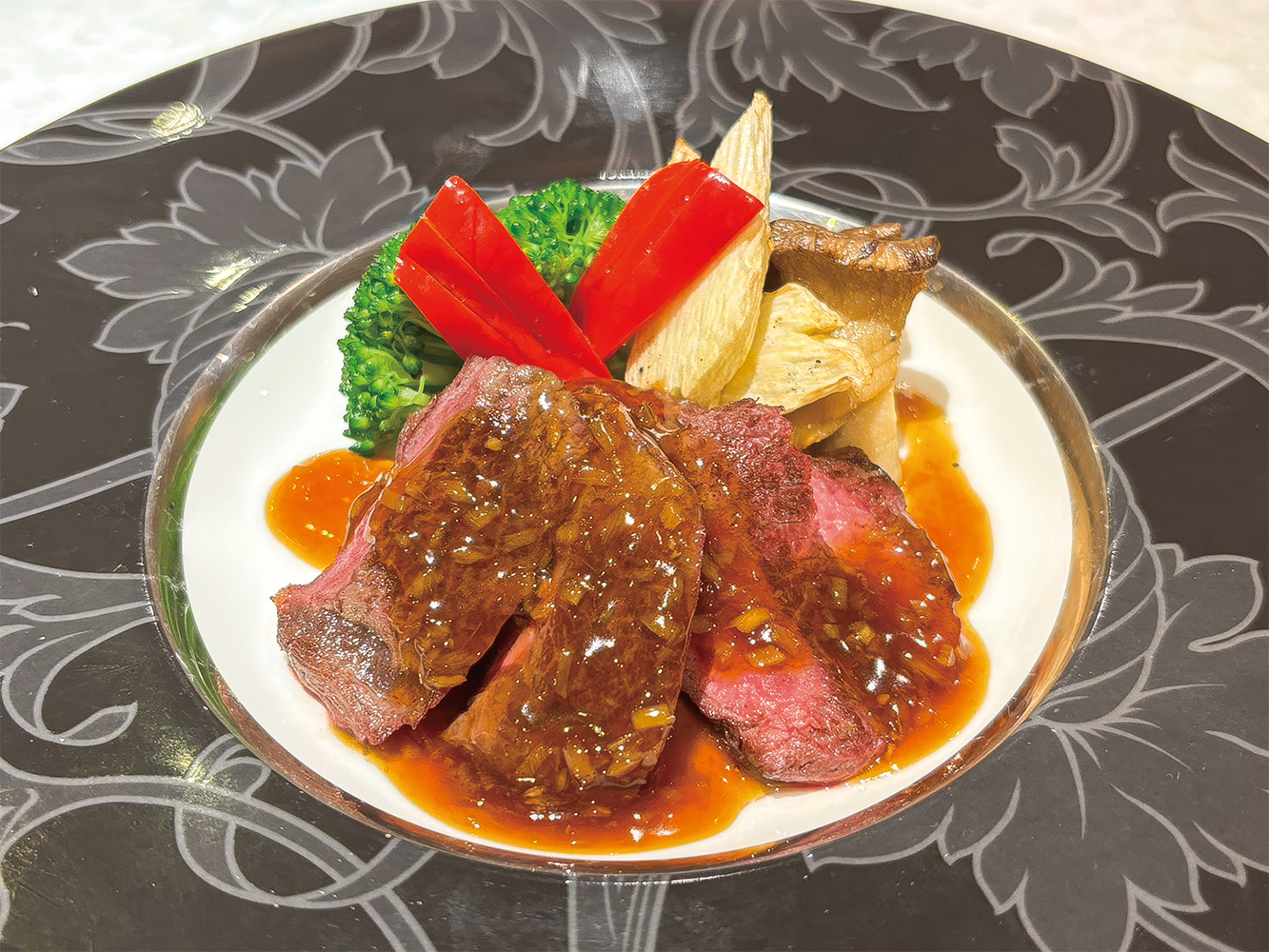 【秋田店限定 秋のおすすめ】
（10/1～11/15）
和牛ロースのソテー クミン香るジンジャーソース 写真