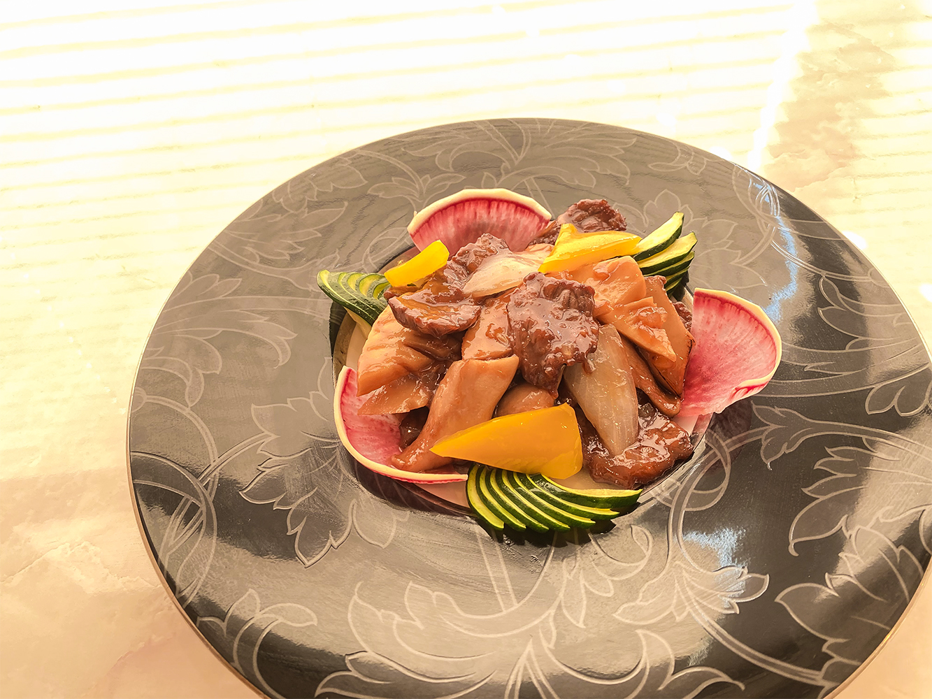 【深川店6月限定】
黒毛和牛赤身肉の強火炒め
ジンジャー香るエシャロットソース 写真