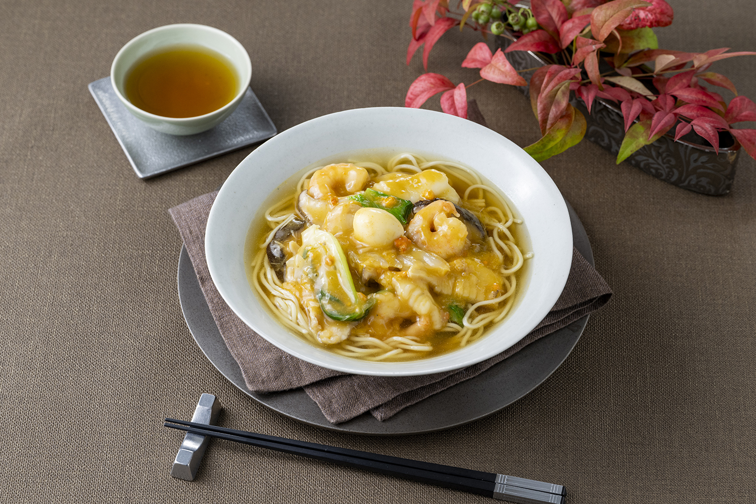 ー 秋のフェア（9/25～12月末まで）ー
上海蟹味噌風味 あんかけスープそば 写真