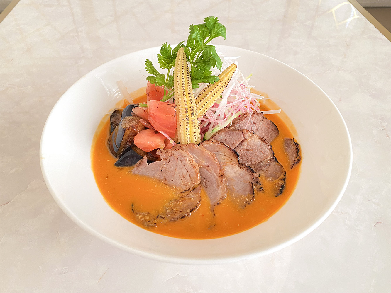 【深川店8月限定】
炙りチャーシューと
彩り野菜の冷やし担々麺 写真